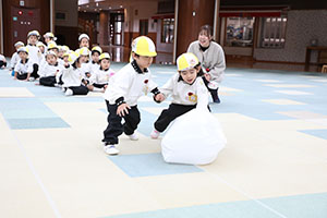 雪だるまころがし　うさぎ・ぱんだ