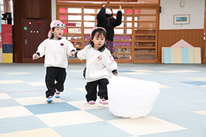 雪だるまころがし　うさぎ・ぱんだ