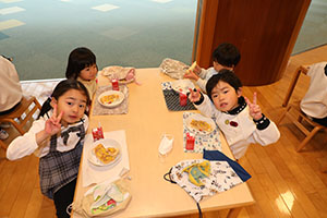 みんなでお給食　あひる・すみれ