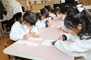書初め大会　がんばったね！　年中組
