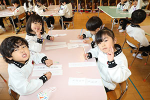 書初め大会　がんばったね！　年中組