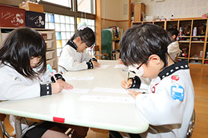 書初め大会　がんばったね！　年中組