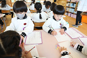 書初め大会　がんばりました　年長組　NO.1