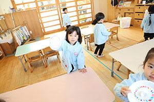 コマの制作　きりん