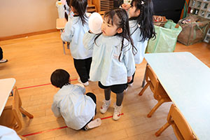 コマの制作　きりん