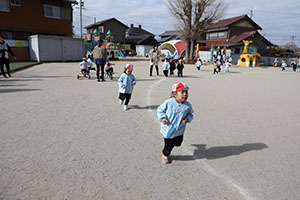 マラソン頑張っています　ひよこ・りす・うさぎ・ばら