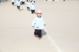 マラソン頑張っています　ひよこ・りす・うさぎ・ばら