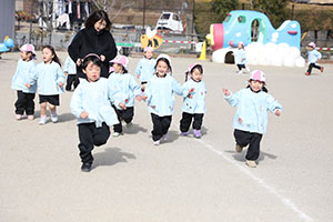 マラソン頑張っています　ひよこ・りす・うさぎ・ばら