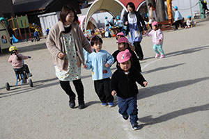 マラソン頑張っています　ひよこ・りす・うさぎ・ばら