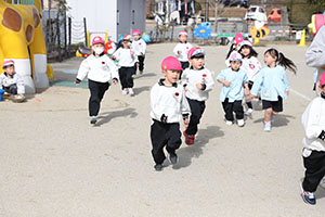 マラソン頑張っています　ひよこ・りす・うさぎ・ばら