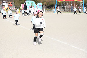 マラソン頑張っています　ひよこ・りす・うさぎ・ばら