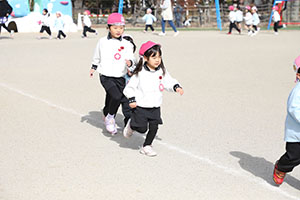 マラソン頑張っています　ひよこ・りす・うさぎ・ばら