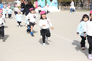 マラソン頑張っています　ひよこ・りす・うさぎ・ばら