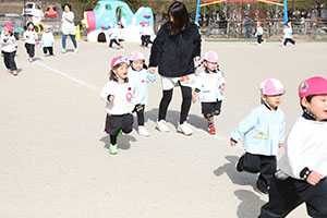 マラソン頑張っています　ひよこ・りす・うさぎ・ばら
