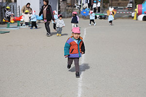 マラソン頑張っています　ひよこ・りす・うさぎ・ばら