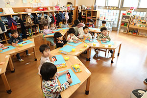 獅子舞の制作　ひよこ