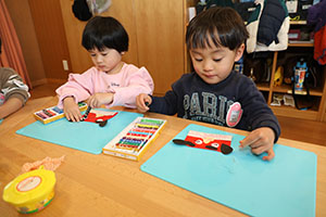 獅子舞の制作　ひよこ