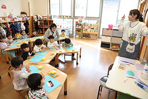 獅子舞の制作　ひよこ