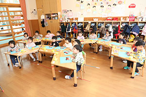 獅子舞の制作　ひよこ