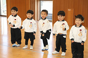 体操教室　ー鉄棒ー　きりん