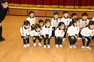 体操教室　ー鉄棒ー　きりん