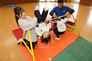 体操教室　ー鉄棒ー　ぱんだ