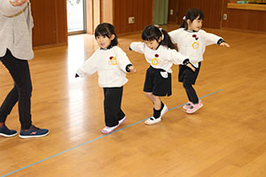 体操教室　ー鉄棒ー　ぱんだ