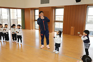 体操教室　ー鉄棒ー　ぱんだ