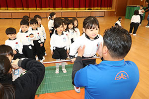 体操教室　ー鉄棒ー　こあら