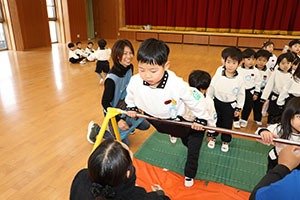 体操教室　ー鉄棒ー　こあら