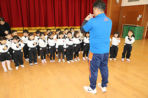 体操教室　ー鉄棒ー　こあら