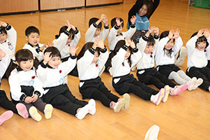 体操教室　ー鉄棒ー　こあら