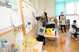 作品展　張り子の制作　Ｄ