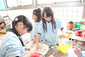 作品展　張り子の制作　Ａ