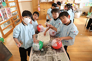 作品展　張り子の制作　Ａ