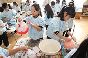 作品展　張り子の制作　Ａ