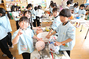 作品展　張り子の制作　Ａ