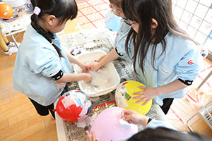 作品展　張り子の制作　Ａ