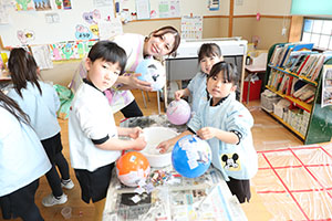 作品展　張り子の制作　Ａ