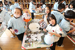 作品展　張り子の制作　Ａ