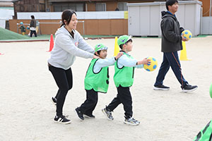 サッカー教室が開かれました　B・D