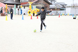 サッカー教室が開かれました　B・D