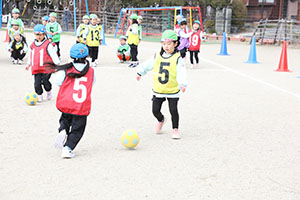 サッカー教室が開かれました　B・D