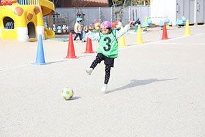 サッカー教室が開かれました　C