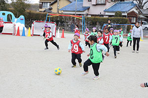 サッカー教室が開かれました　C