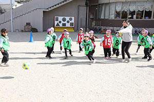 サッカー教室が開かれました　C