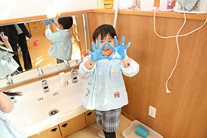 作品展の制作活動　すみれ