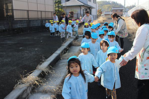 お散歩へでかけました　ひよこ・あひる・ぺんぎん