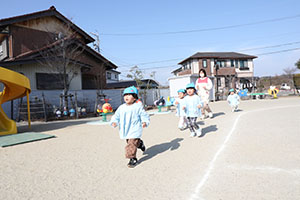 作品展の制作活動とマラソンの様子　ぺんぎん