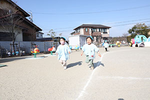 作品展の制作活動とマラソンの様子　ぺんぎん